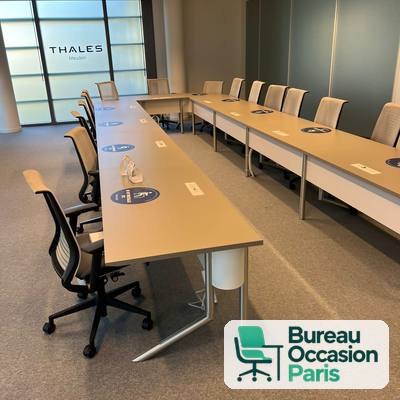 Tables de formation modulables en U 20-24 places – gris clair, voiles blancs