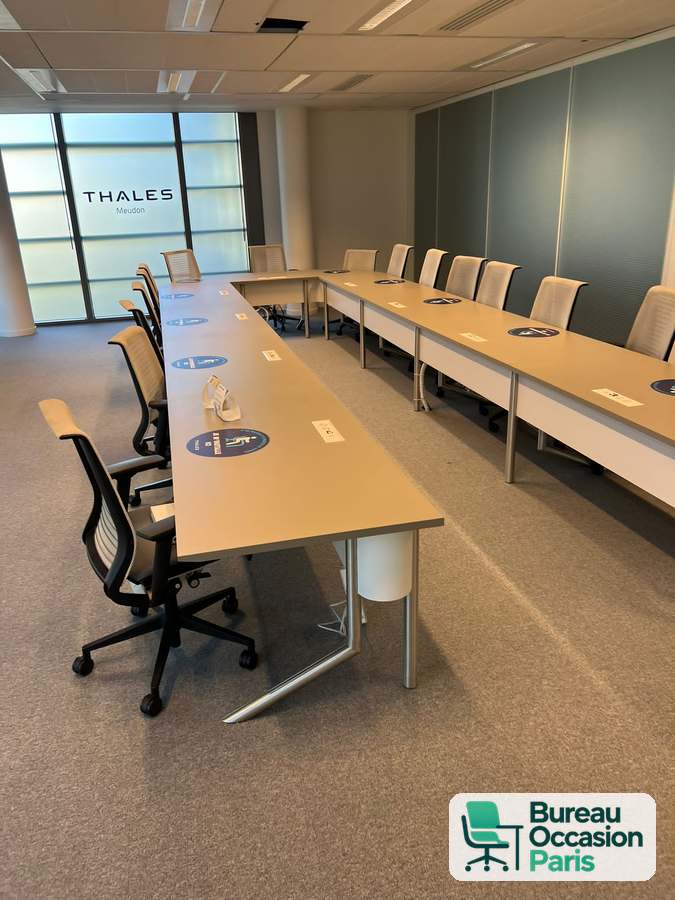 Tables de formation modulables en U 20-24 places – gris clair, voiles blancs