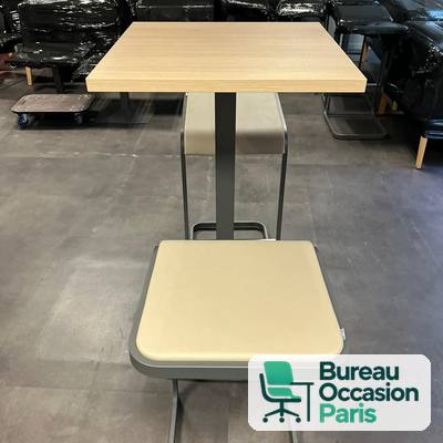 Tabouret haut piètement luge gris – assise rembourrée beige, repose-pieds